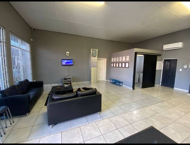 1,000M² BUSINESS CENTRE TO LET IN RUSTENBURG CENTRAL